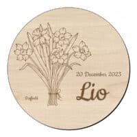 Houten bloem cirkel met narcis en naam 1 Houten bloem cirkel met narcis en naam
